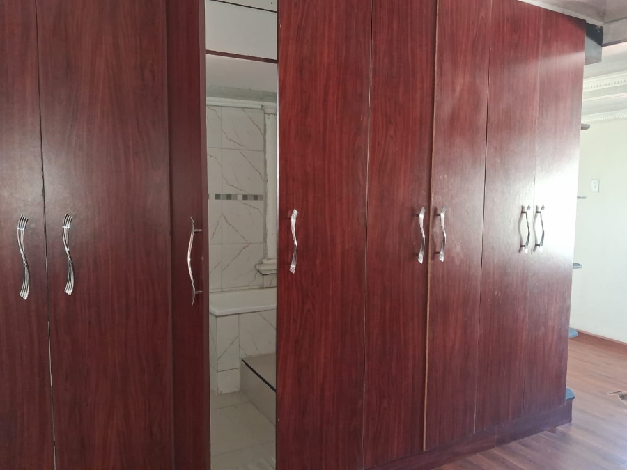 To Let 5 Bedroom Property for Rent in Cambridge Eastern Cape